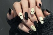 黑白美甲图片大全_怎么搭配才高级