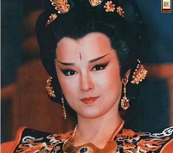 冯宝宝武则天_谁演得更经典