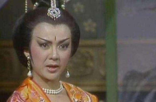 冯宝宝武则天_谁演得更经典