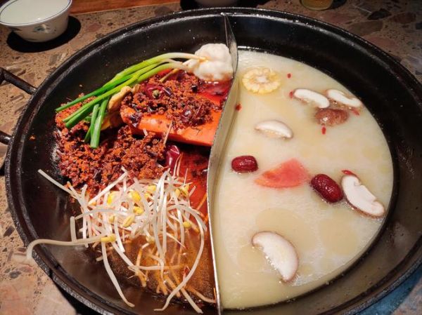鸳鸯火锅图片大全_正宗鸳鸯锅怎么分辣度