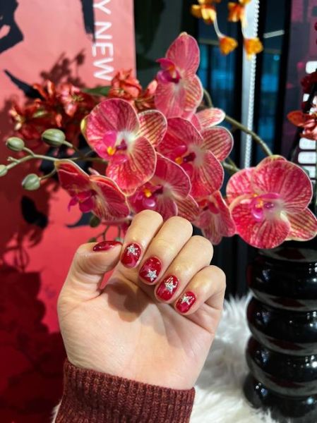 红色美甲图片大全_红色美甲适合什么肤色