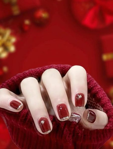 红色美甲图片大全_红色美甲适合什么肤色