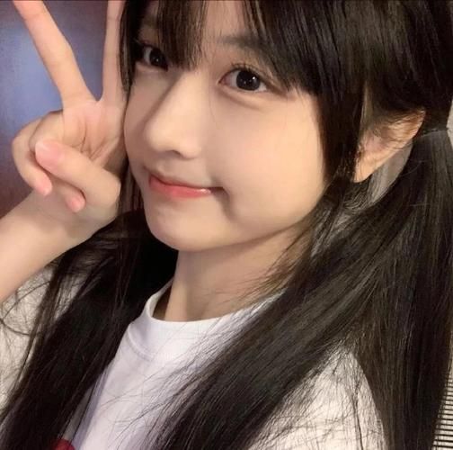 女生图片大全哪里找_女生头像高清无水印怎么下载