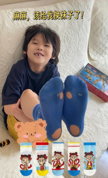 宝宝夏天穿袜子吗_夏天宝宝光脚会不会着凉