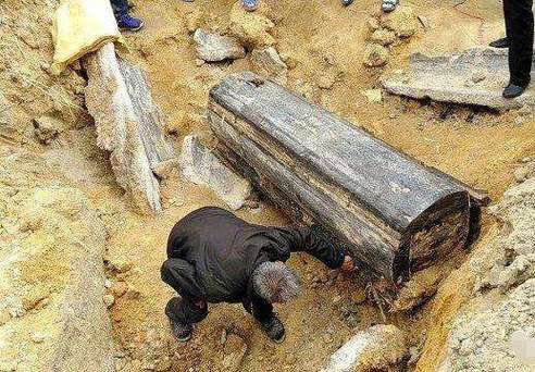 梦到挖棺材是什么意思_梦到挖棺材预示着什么