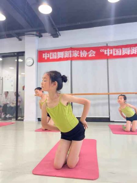 幼儿舞蹈造型图片大全_如何挑选适合孩子的舞蹈动作