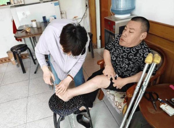 残疾人图片大全哪里找_残疾人真实生活照片素材