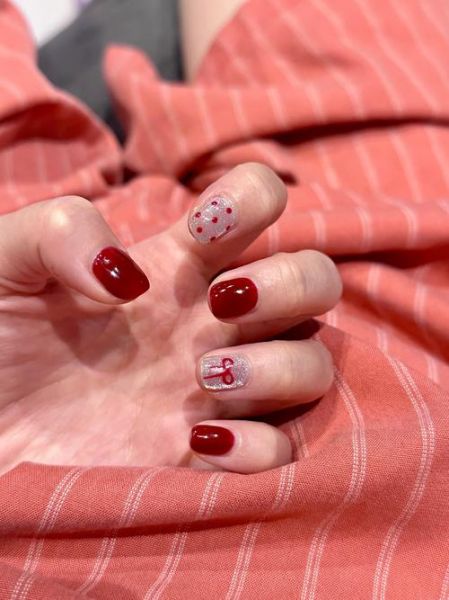 红色美甲款式推荐_红色美甲适合什么肤色