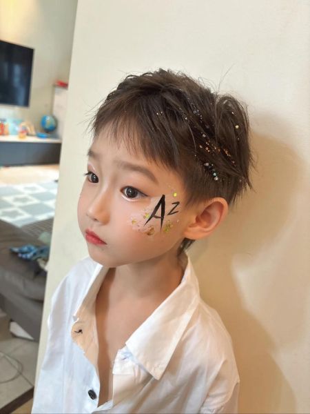 男童舞台妆怎么画_男童舞台妆图片大全