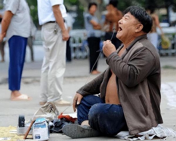 街头乞讨图片大全_如何辨别真假乞丐