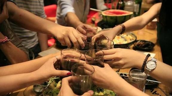 梦到请客是什么意思_梦到请客吃饭预示什么