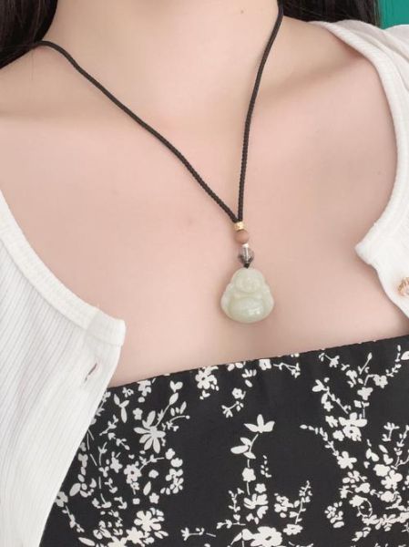 梦到玉佛是什么意思_梦见玉佛吊坠预示什么