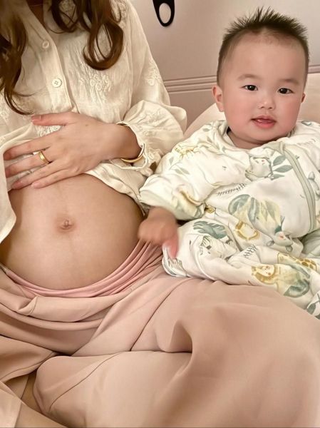 宝宝为什么喜欢闻妈妈衣服_宝宝闻妈妈衣服怎么办