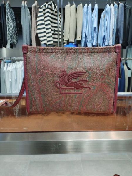 男士手提包怎么选_男士手提包有哪些经典款式