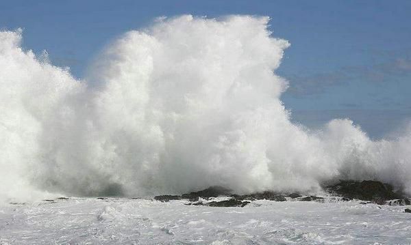 梦到巨浪是什么意思_如何应对梦中巨浪