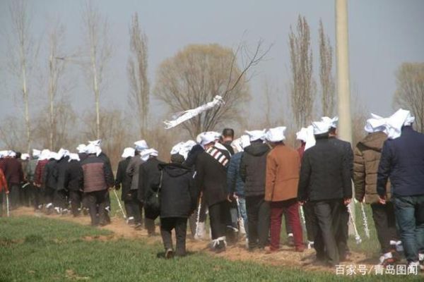 梦到送葬队伍是什么意思_梦见送葬队伍预示什么