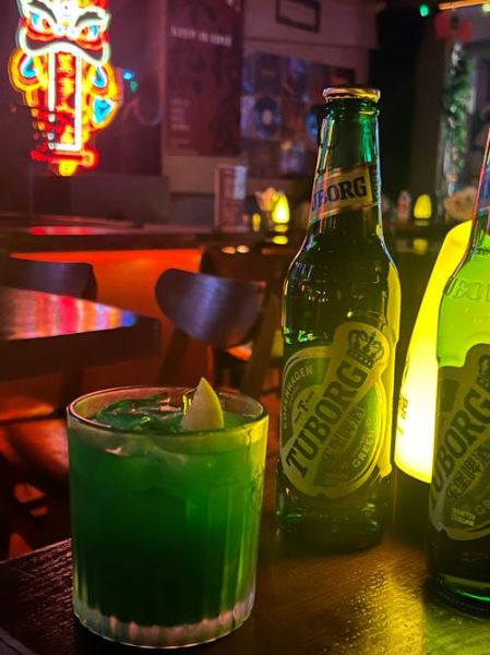 梦到去酒吧是什么意思_梦见酒吧预示什么