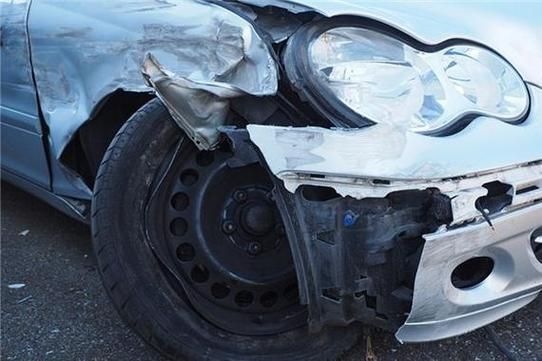 梦到车被撞坏了_预示着什么