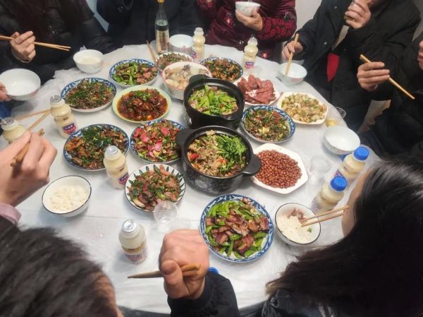 梦到宴席是什么意思_梦见吃宴席好不好