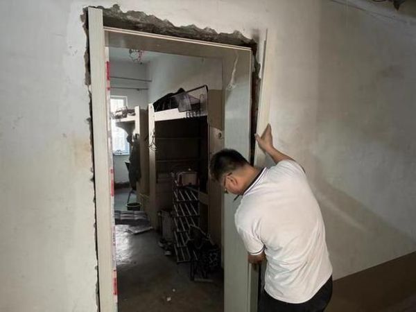 梦到门坏了是什么意思_梦见门坏了预示着什么