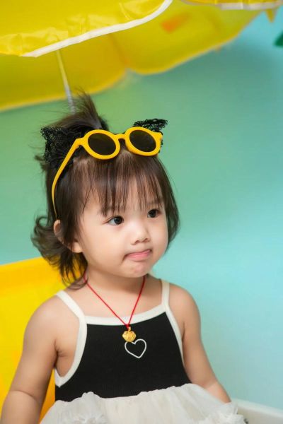 可爱女宝宝照片怎么拍_女宝宝拍照姿势大全