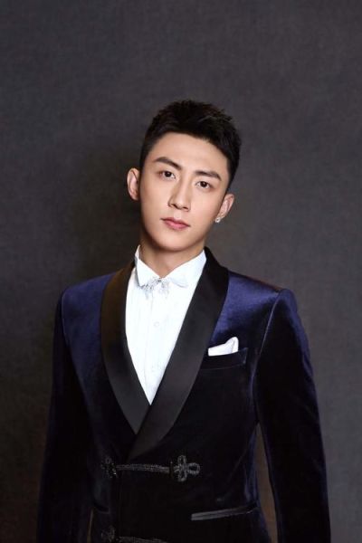 黄景瑜图片大全哪里找_黄景瑜高清壁纸怎么下载