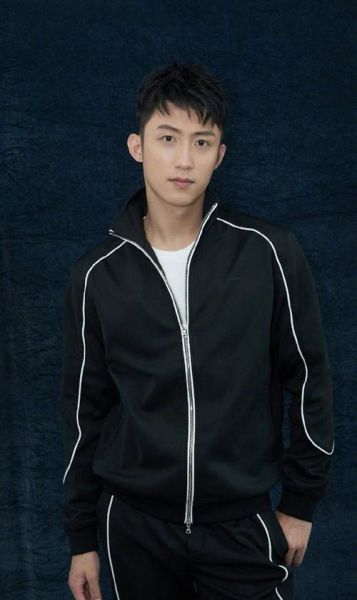 黄景瑜图片大全哪里找_黄景瑜高清壁纸怎么下载