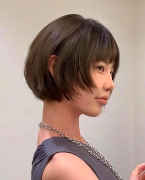 短发发型女图片大全_适合圆脸吗