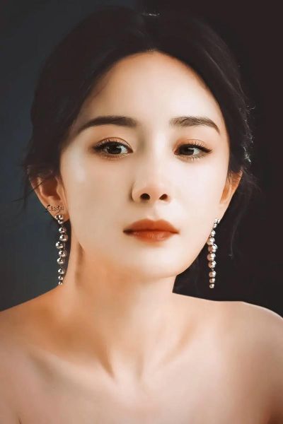 杨幂图片大全哪里找_杨幂高清写真怎么下载