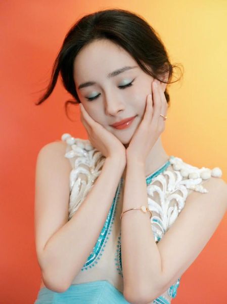 杨幂图片大全哪里找_杨幂高清写真怎么下载