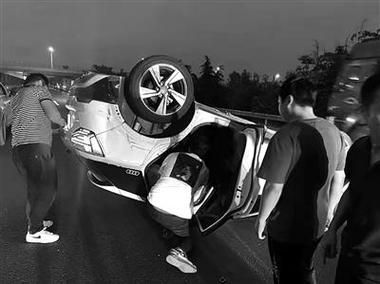 梦到翻车了是什么意思_梦见翻车预示什么