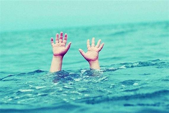 梦到掉河里了是什么意思_掉水里预示什么