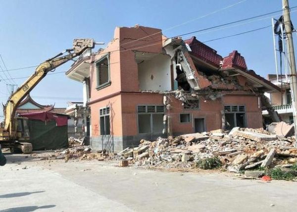 梦到扒房子是什么意思_梦见拆房子预示什么