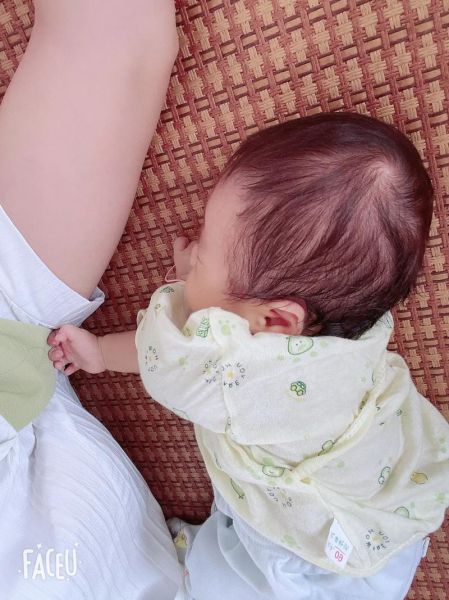 宝宝侧着睡好不好_新生儿侧睡正确姿势