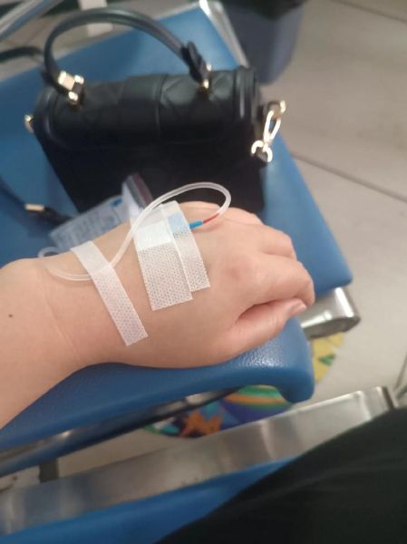 梦到输液是什么意思_梦见输液回血了怎么办