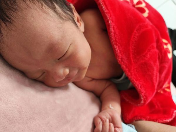 梦到小孩笑是什么意思_梦到小孩笑预示什么