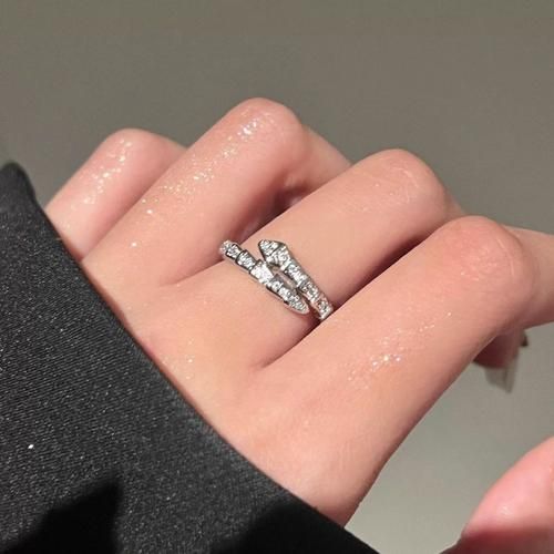 梦到银戒指是什么意思_银戒指梦境解析