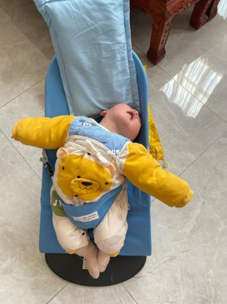 两个月宝宝头后仰打挺正常吗_如何缓解