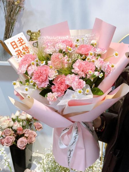 粉康乃馨花束图片大全_送妈妈合适吗