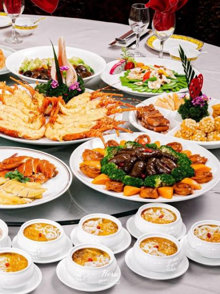 梦到吃酒席_梦见参加婚宴是什么意思