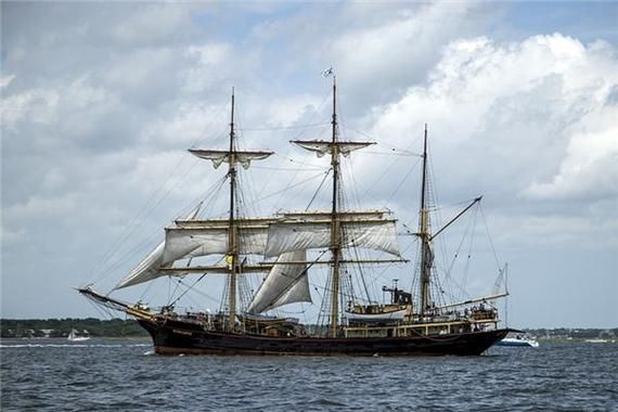 梦到在船上是什么意思_梦见在船上写作预示什么