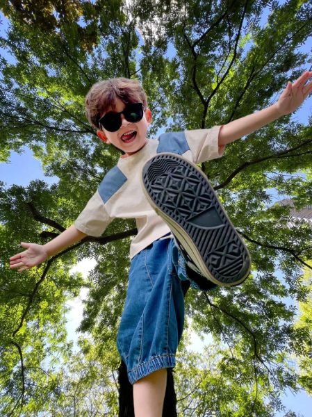 小朋友摆pose大全图片_如何拍才自然