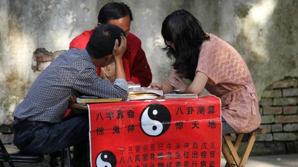 梦到有人给我算命_预示什么