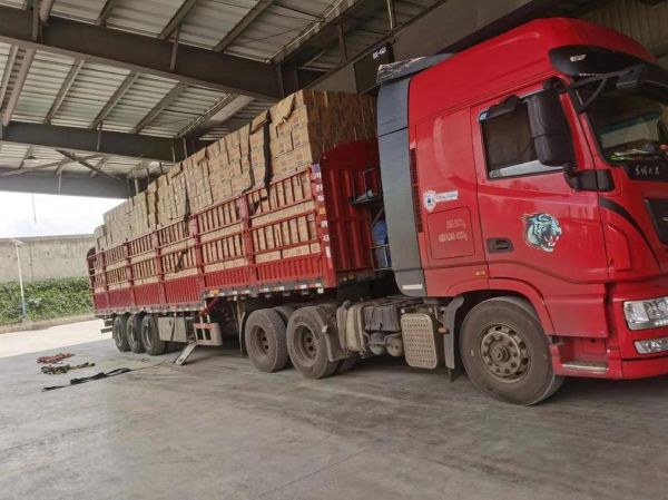 梦到卡车是什么意思_梦见卡车翻车预示什么