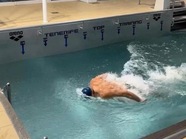 梦到在游泳池游泳是什么意思_如何解读