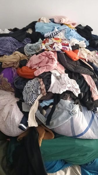 梦到捡别人的旧衣服是什么意思_旧衣服梦境解析