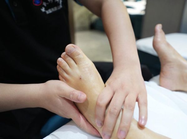 修脚图片大全_如何正确修脚