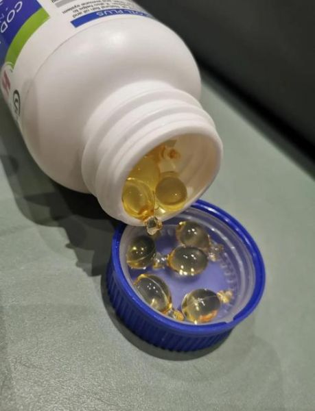 宝宝误食鱼肝油壳子怎么办_鱼肝油胶囊外壳有毒吗