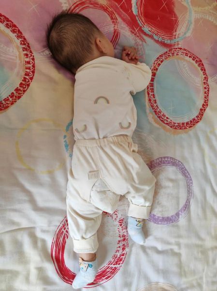 四个月宝宝发育标准_四个月宝宝不会翻身正常吗