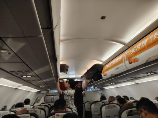 梦到坐飞机是什么意思_梦见坐飞机的预兆